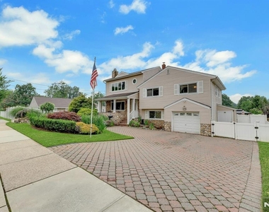379 Leonard - Photo Thumbnail 1