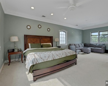 379 Leonard - Photo Thumbnail 25