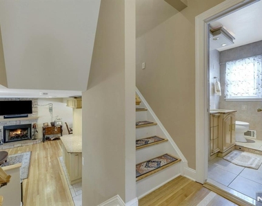 379 Leonard - Photo Thumbnail 22
