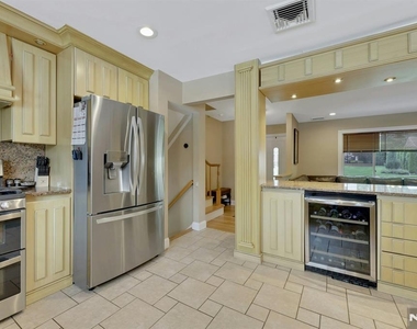 379 Leonard - Photo Thumbnail 15