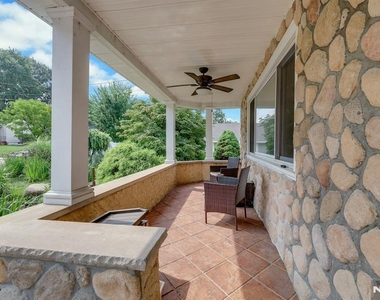 379 Leonard - Photo Thumbnail 4
