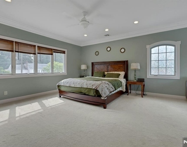 379 Leonard - Photo Thumbnail 24