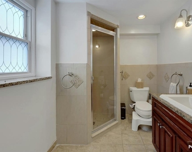 379 Leonard - Photo Thumbnail 35