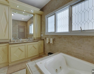 379 Leonard - Photo Thumbnail 29