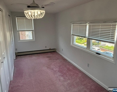 466 Chestnut - Photo Thumbnail 14