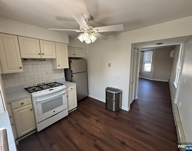 466 Chestnut - Photo Thumbnail 8