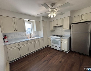 466 Chestnut - Photo Thumbnail 7