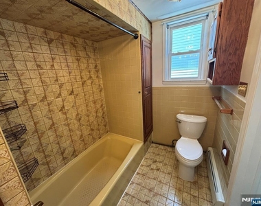 466 Chestnut - Photo Thumbnail 10