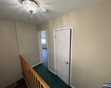 466 Chestnut - Photo Thumbnail 2