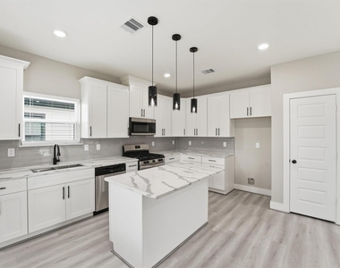 3107 Grassmere Street - Photo Thumbnail 7