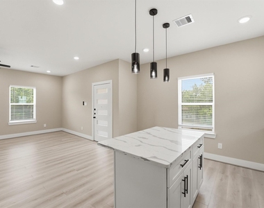 3107 Grassmere Street - Photo Thumbnail 8