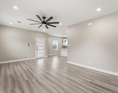 3107 Grassmere Street - Photo Thumbnail 6