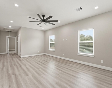 3107 Grassmere Street - Photo Thumbnail 5