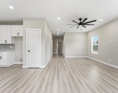 3107 Grassmere Street - Photo Thumbnail 4