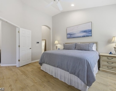 7122 Blue Juniper Court - Photo Thumbnail 18