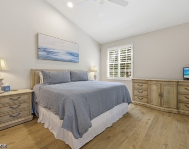 7122 Blue Juniper Court - Photo Thumbnail 17