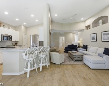 7122 Blue Juniper Court - Photo Thumbnail 11