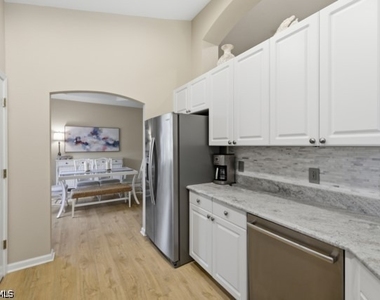 7122 Blue Juniper Court - Photo Thumbnail 8