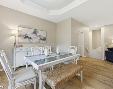 7122 Blue Juniper Court - Photo Thumbnail 7