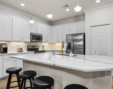 9093 Glenforest Drive - Photo Thumbnail 12