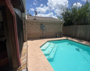 18507 Sweetmeadow Drive - Photo Thumbnail 1
