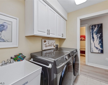 1263 Rialto Way - Photo Thumbnail 19