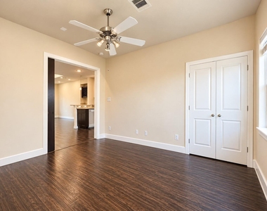 1621 Nagle Street - Photo Thumbnail 15