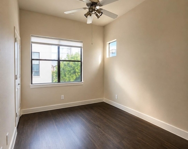 1621 Nagle Street - Photo Thumbnail 14