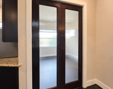 1621 Nagle Street - Photo Thumbnail 13