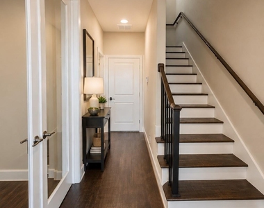 1621 Nagle Street - Photo Thumbnail 2