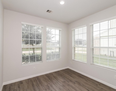 2439 Lago Mirado Way - Photo Thumbnail 7
