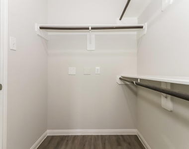 2439 Lago Mirado Way - Photo Thumbnail 14