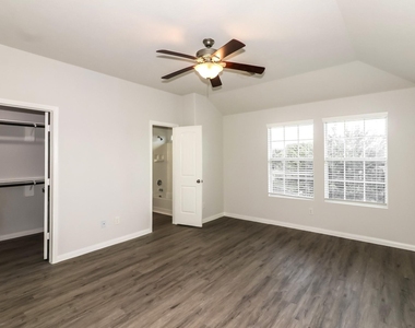 2439 Lago Mirado Way - Photo Thumbnail 10