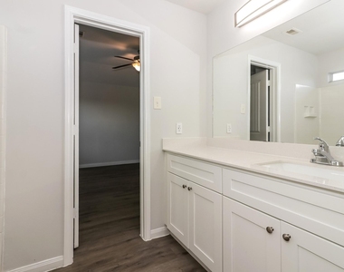 2439 Lago Mirado Way - Photo Thumbnail 12