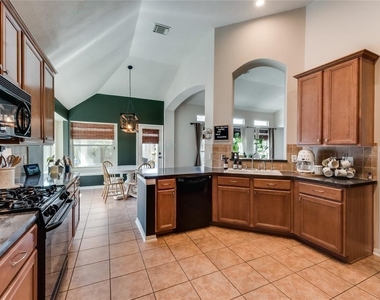 7018 Paradise Park Bend - Photo Thumbnail 9