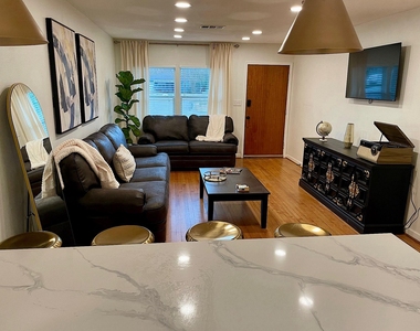 4814 Holloway Drive - Photo Thumbnail 3