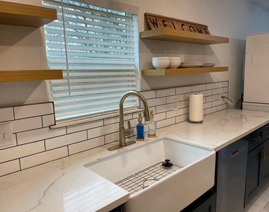 4814 Holloway Drive - Photo Thumbnail 2