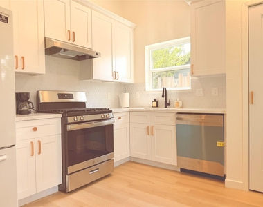 2533 Knoxville Drive - Photo Thumbnail 4