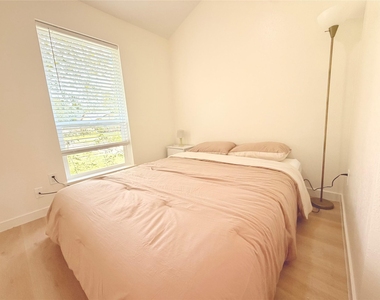 2533 Knoxville Drive - Photo Thumbnail 10