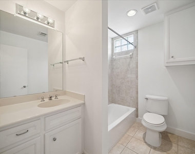 648 Westcross Street - Photo Thumbnail 3