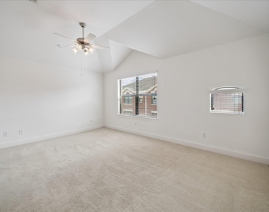 648 Westcross Street - Photo Thumbnail 11