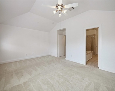 648 Westcross Street - Photo Thumbnail 12
