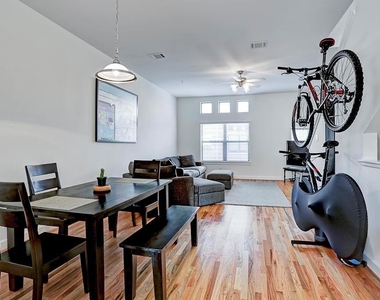 648 Westcross Street - Photo Thumbnail 3