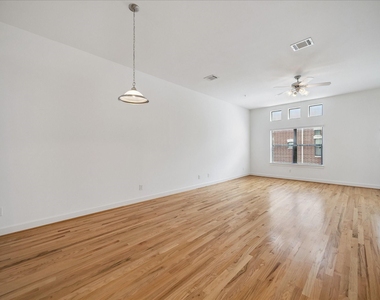 648 Westcross Street - Photo Thumbnail 4