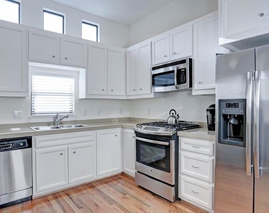 648 Westcross Street - Photo Thumbnail 2