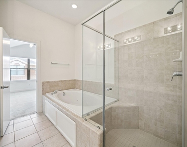 648 Westcross Street - Photo Thumbnail 14