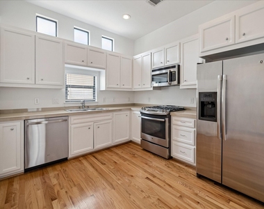 648 Westcross Street - Photo Thumbnail 1