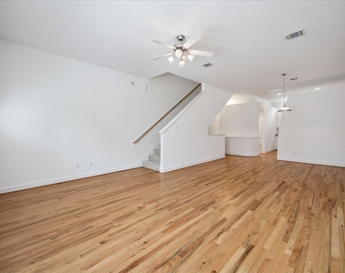648 Westcross Street - Photo Thumbnail 5