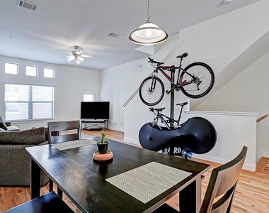 648 Westcross Street - Photo Thumbnail 4