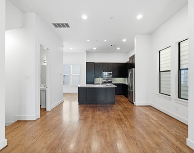 1206 Delano Street - Photo Thumbnail 8